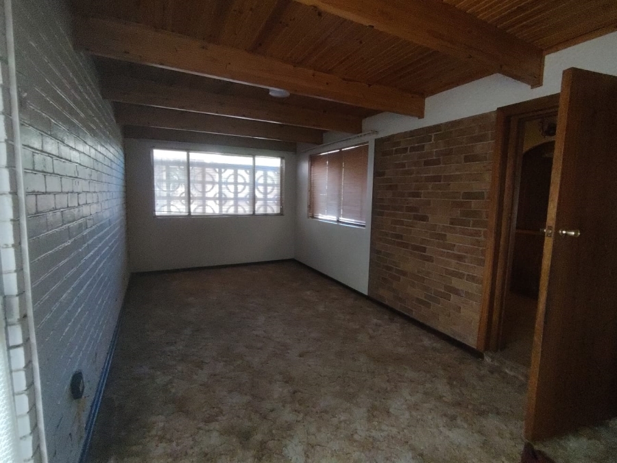 7 Bedroom Property for Sale in Fichardt Park Free State